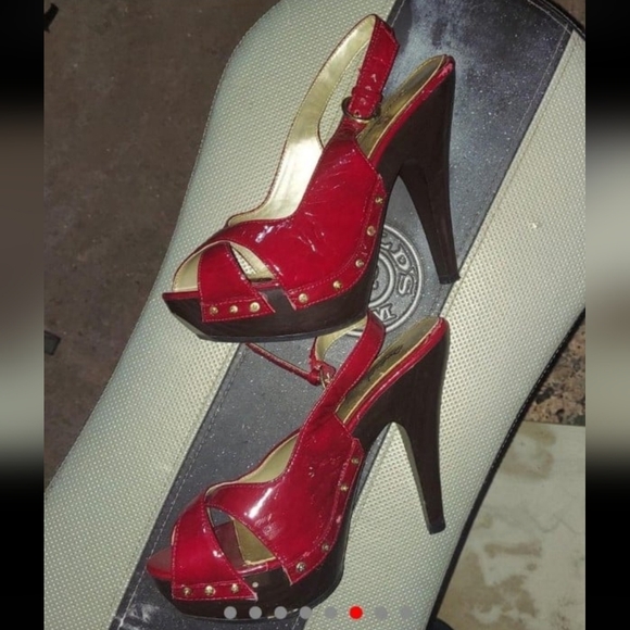 Qupid red leather like strap open toe high heels with faux wood accent - Picture 5 of 7